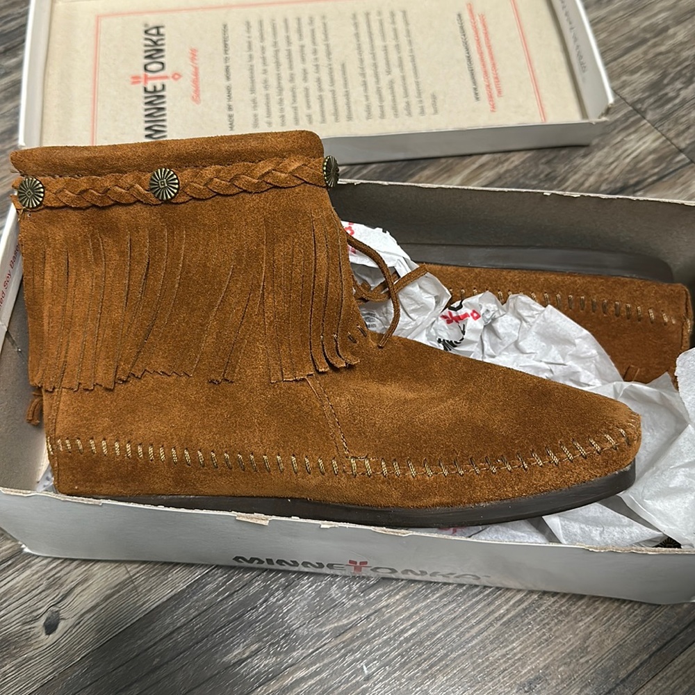 Minnietonka women’s 6.5